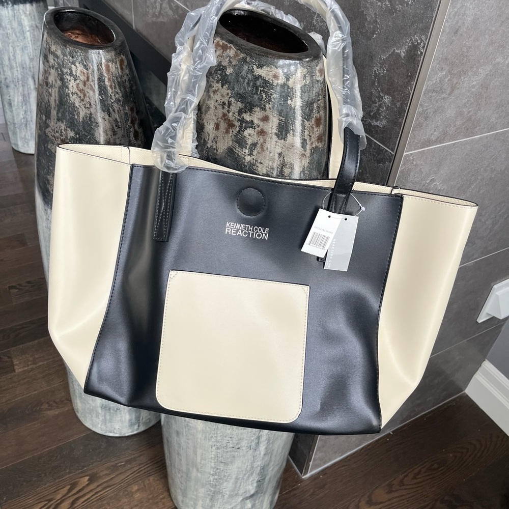 Brand new with tags large 12 x 19“ Kenneth Cole, black cream, tote bag, faux - Picture 5 of 12